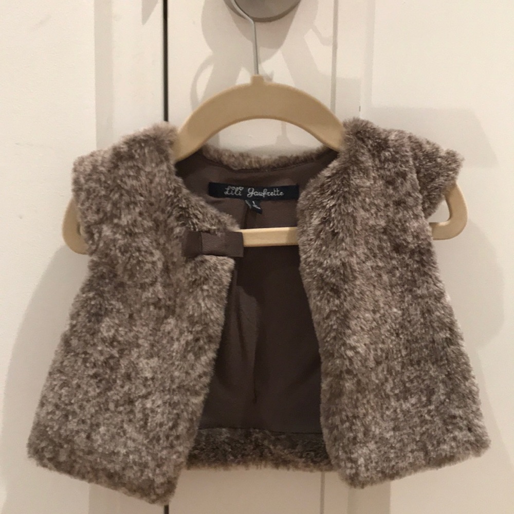 Faux fur vest with bow